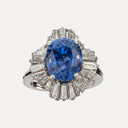 Anillo bailarina con zafiro de Ceilán azul intenso certificado de 5,70 ct y diamantes en oro blanco