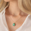 Collar con colgante en oro amarillo con esmeralda de 5,8 ct y diamantes