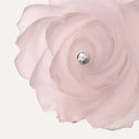 Broche de flor de cuarzo rosa, diamantes y platino